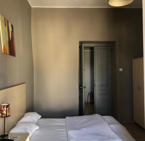 חדר סופריור, Kentrikon