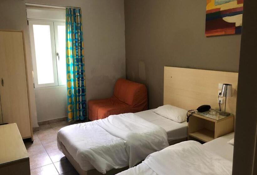 חדר משפחתי, Kentrikon