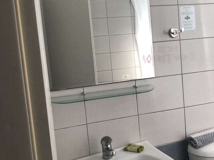 חדר משפחתי, Kentrikon