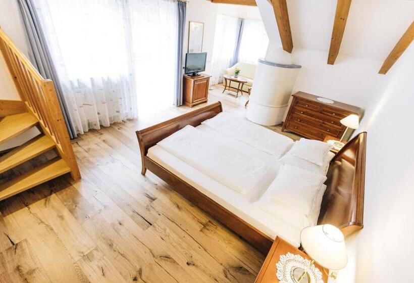 חדר משפחתי, Tenz 2025