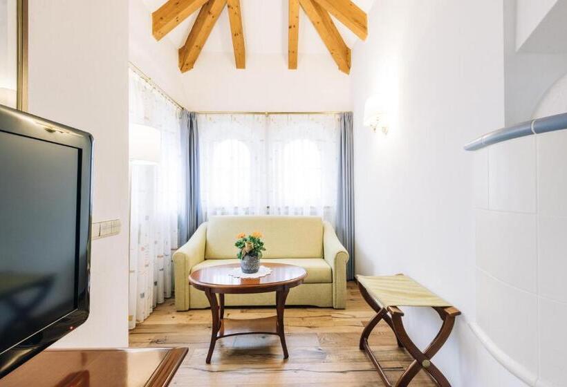 חדר משפחתי, Tenz 2025