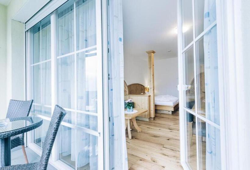 חדר דלוקס, Tenz 2025