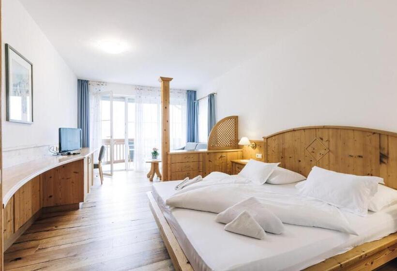 חדר דלוקס, Tenz 2025