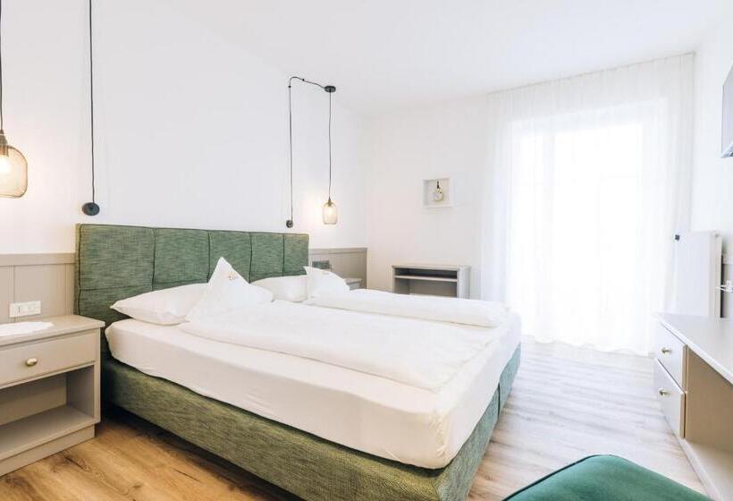 חדר סטנדרט, Tenz 2025