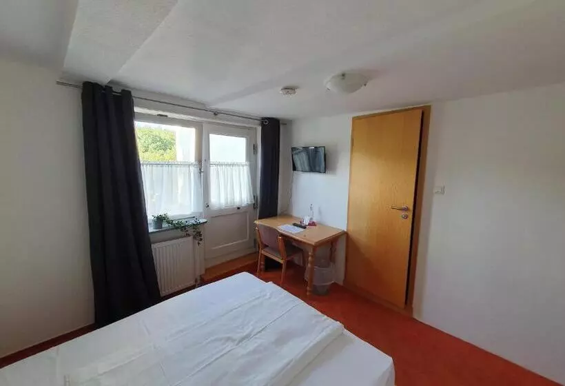 Standard Yhden Hengen Huone, Brauner Hirsch