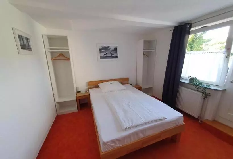 Standard Yhden Hengen Huone, Brauner Hirsch