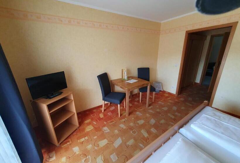 スタンダードルーム, Brauner Hirsch