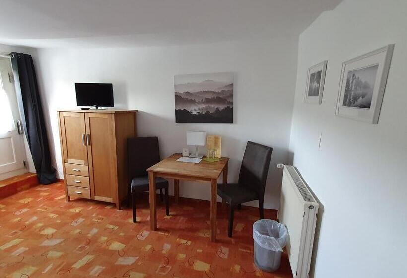 スタンダードルーム, Brauner Hirsch