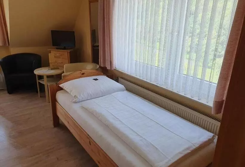 Standard Kolmen Hengen Huone, Brauner Hirsch