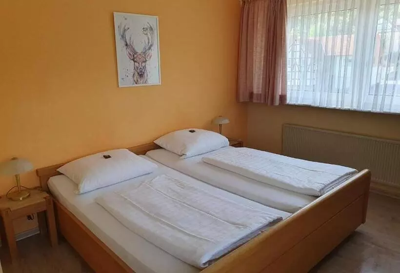 Standard Kolmen Hengen Huone, Brauner Hirsch