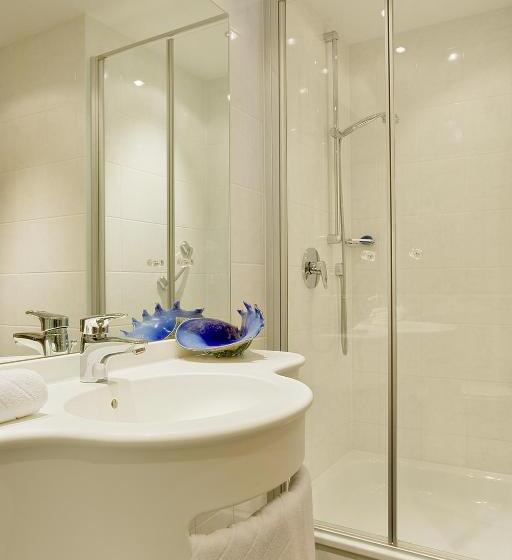 Comfort room with garden view, Reck S Hotel Restaurant