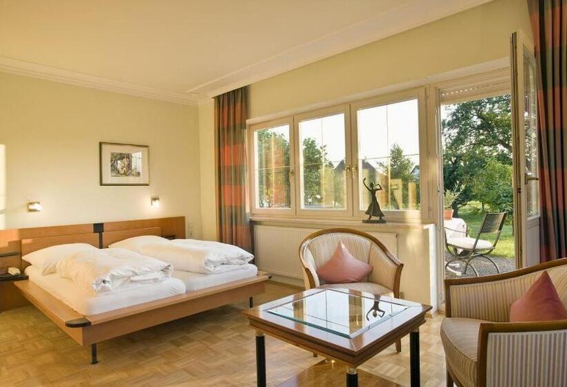 Comfort room with garden view, Reck S Hotel Restaurant