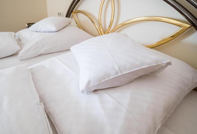 Comfort room with garden view, Reck S Hotel Restaurant