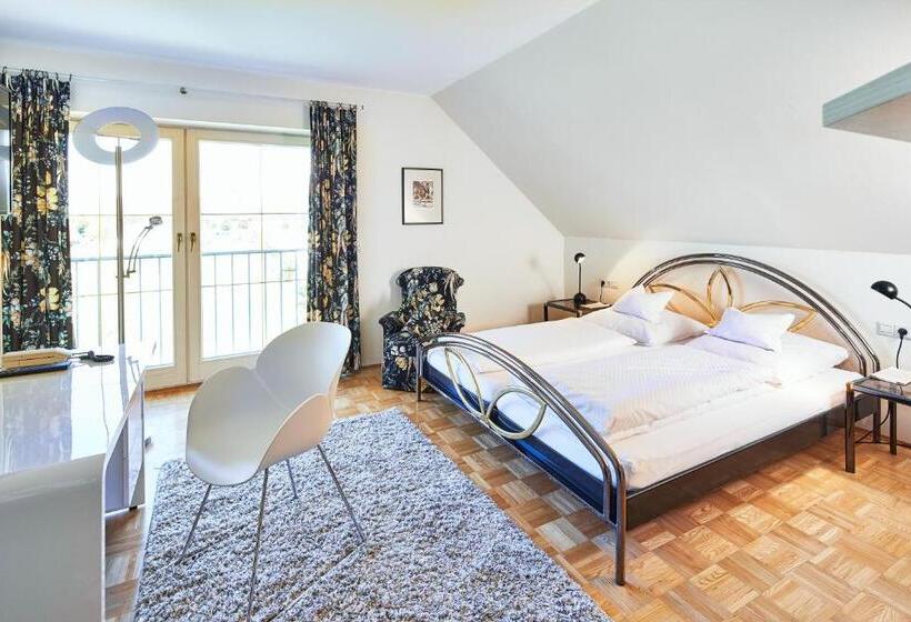 Comfort room with garden view, Reck S Hotel Restaurant