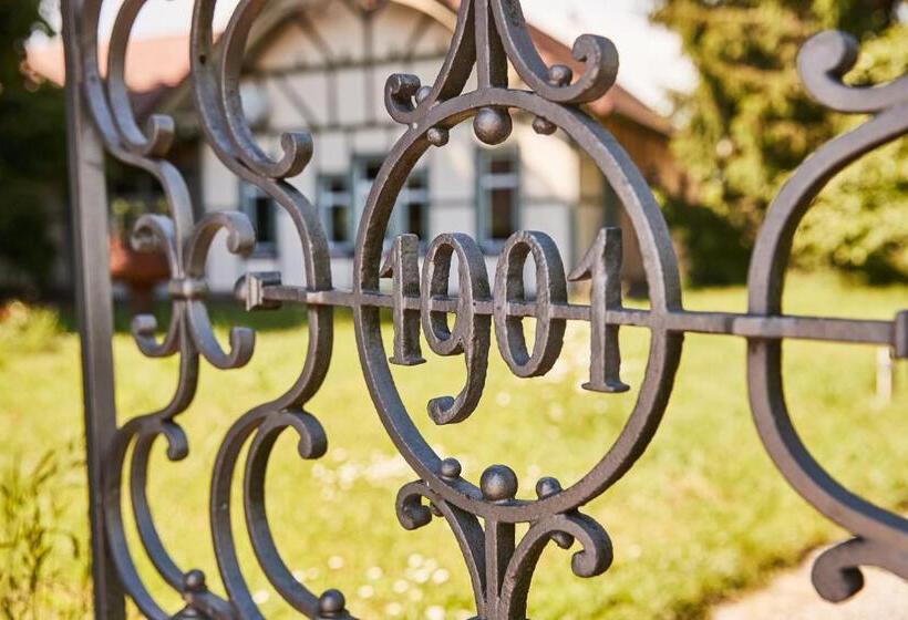 Comfort room with garden view, Reck S Hotel Restaurant