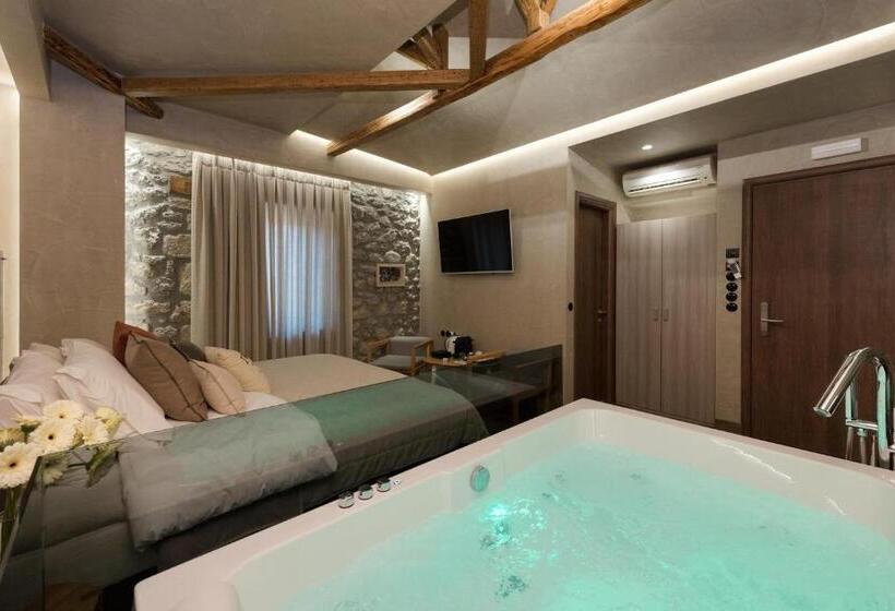 اتاق استاندارد با وان آب گرم, Tsikeli Boutique Hotel Meteora   Adults Friendly