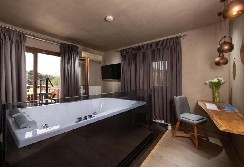 سوئیت جونیور با ماساژ آبی, Tsikeli Boutique Hotel Meteora   Adults Friendly