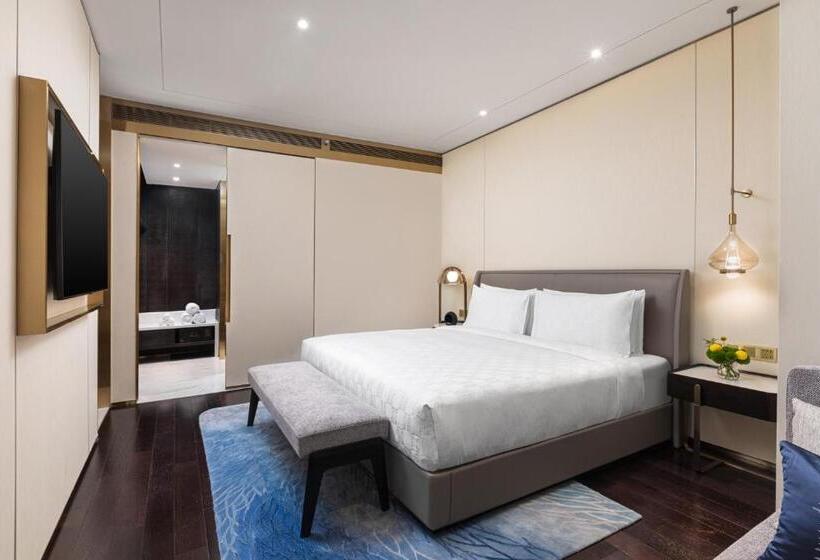 스위트 킹사이즈 침대, Hualuxe Shanghai Changfeng Park, An Ihg