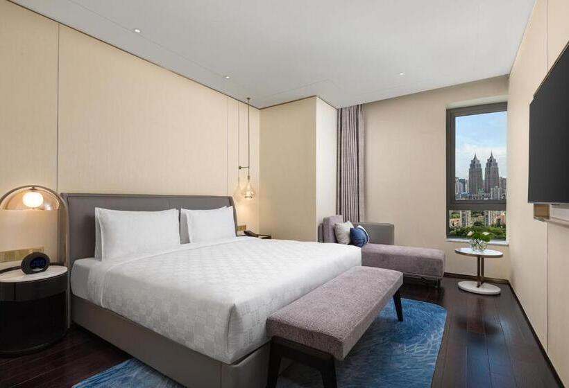스위트 킹사이즈 침대, Hualuxe Shanghai Changfeng Park, An Ihg