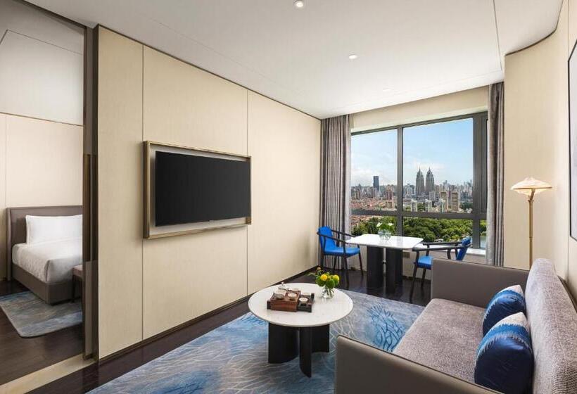스위트 킹사이즈 침대, Hualuxe Shanghai Changfeng Park, An Ihg