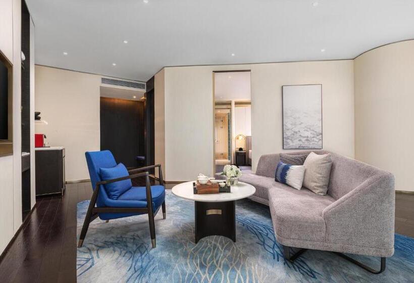 스위트 킹사이즈 침대, Hualuxe Shanghai Changfeng Park, An Ihg