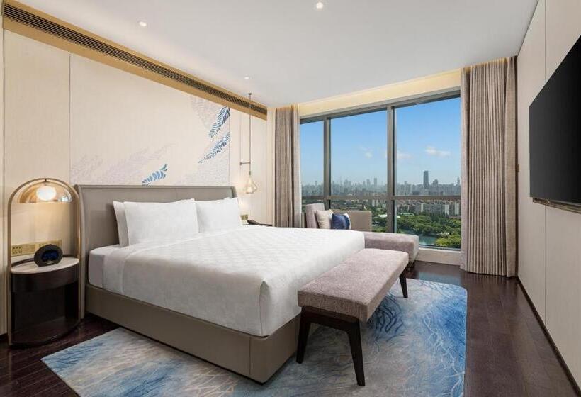 스위트 킹사이즈 침대, Hualuxe Shanghai Changfeng Park, An Ihg
