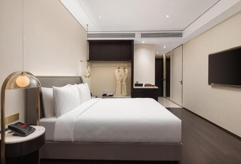 장애인을 위한 킹사이즈 침대 스탠다드 룸, Hualuxe Shanghai Changfeng Park, An Ihg