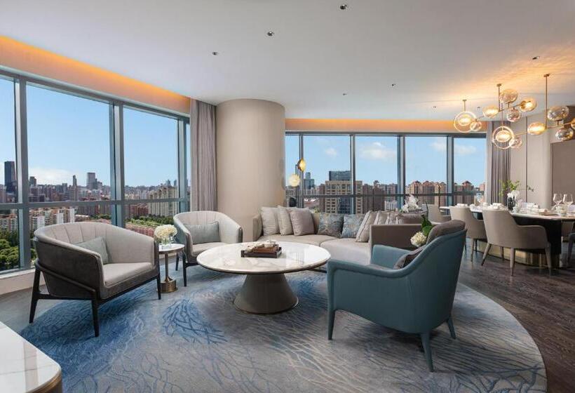 스위트 킹사이즈 침대, Hualuxe Shanghai Changfeng Park, An Ihg