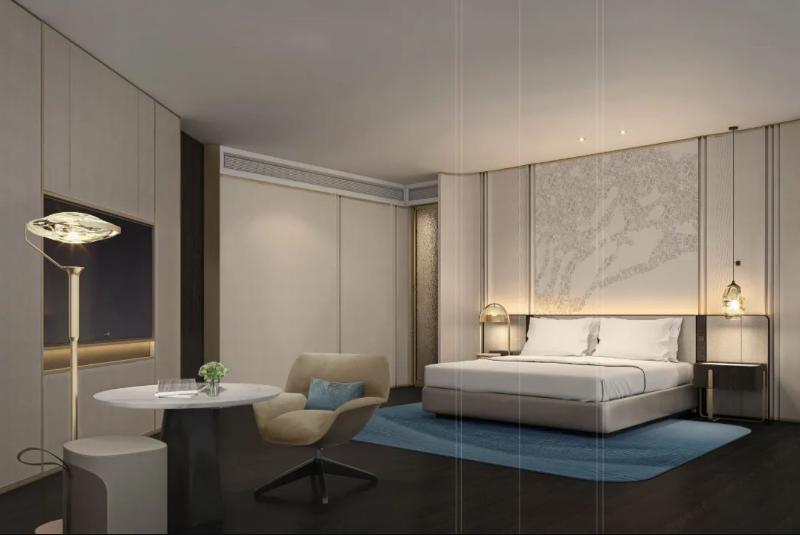 Suite with lake view, Hualuxe Shanghai Changfeng Park, An Ihg