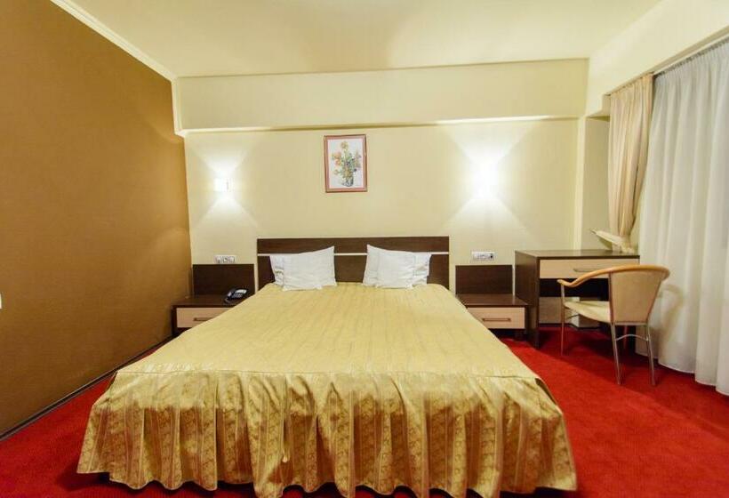 小型套房, Severus