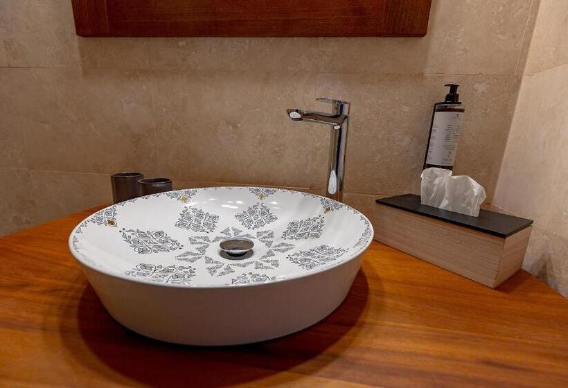 غرفة قياسية, San Gennaro