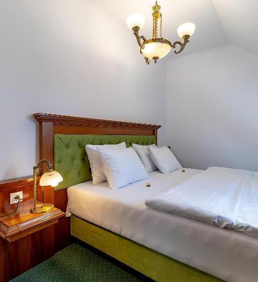 شقة غرفتين, San Gennaro