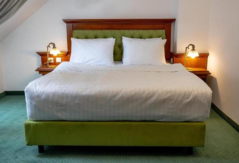 شقة غرفتين, San Gennaro