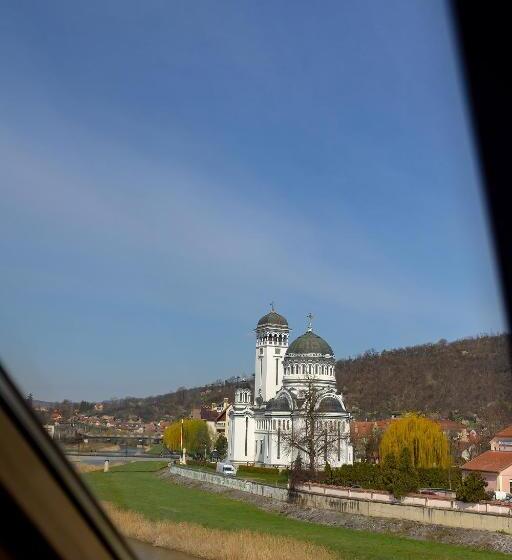شقة غرفتين, San Gennaro