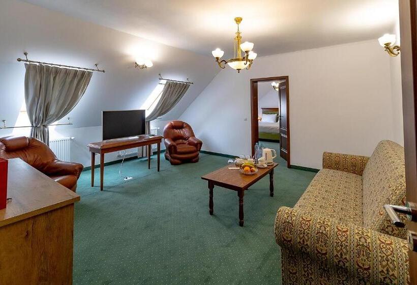 شقة غرفتين, San Gennaro