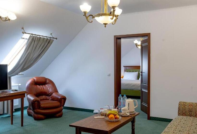 شقة غرفتين, San Gennaro