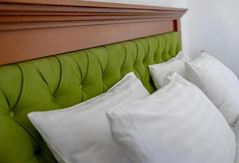 شقة غرفتين, San Gennaro