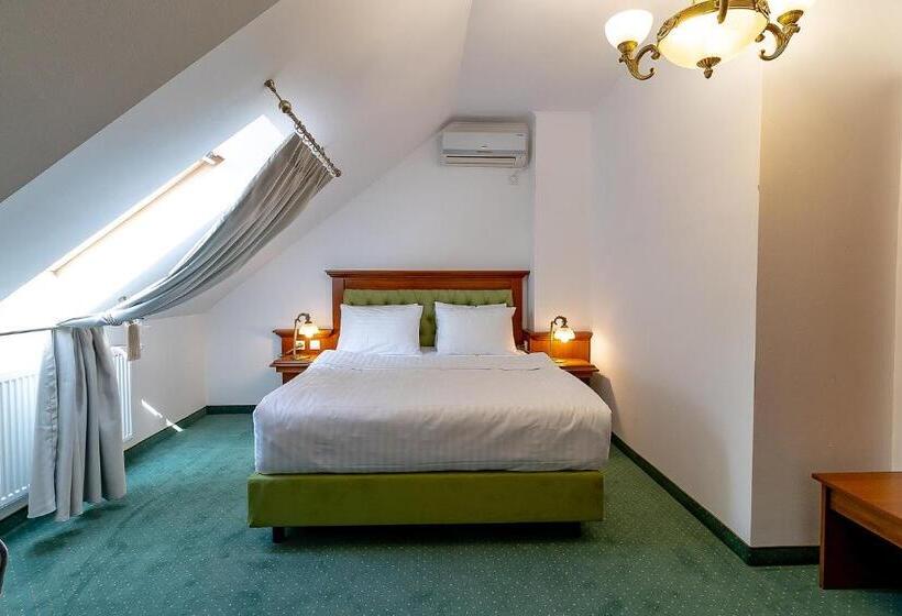 شقة غرفتين, San Gennaro