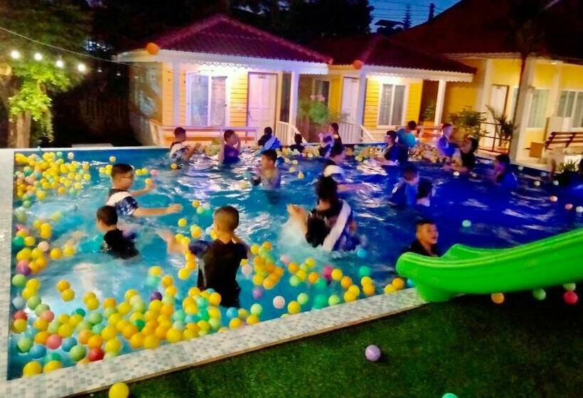 Bungalow Sandard, Pooma Resort