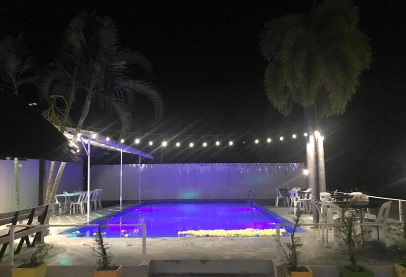 Quarto Quadruple Economy, Pooma Resort