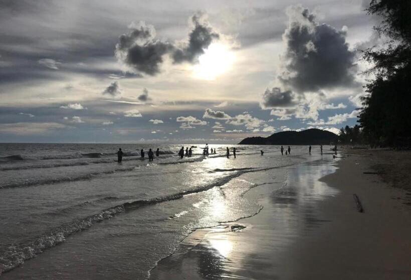 Quarto Quadruple Economy, Pooma Resort