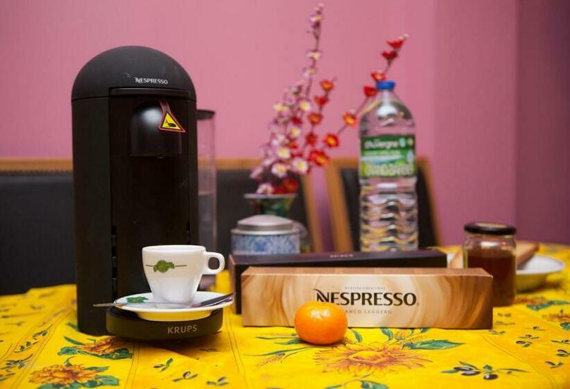 デラックスルーム, Club246 Paris Saint Martin