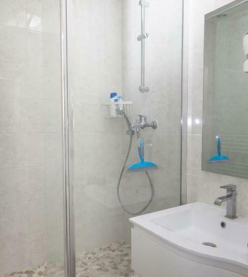 デラックスルーム, Club246 Paris Saint Martin