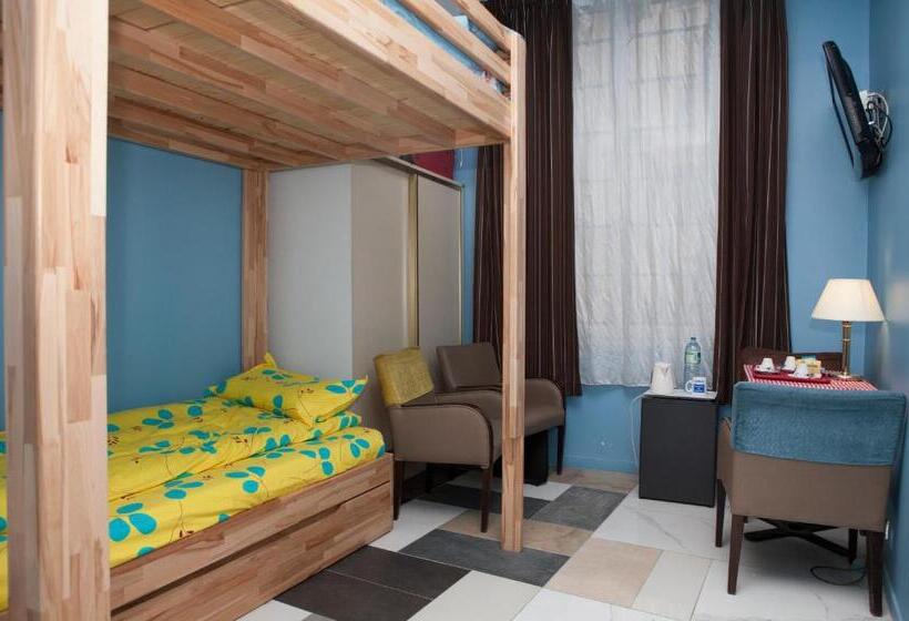 デラックスの4人部屋, Club246 Paris Saint Martin