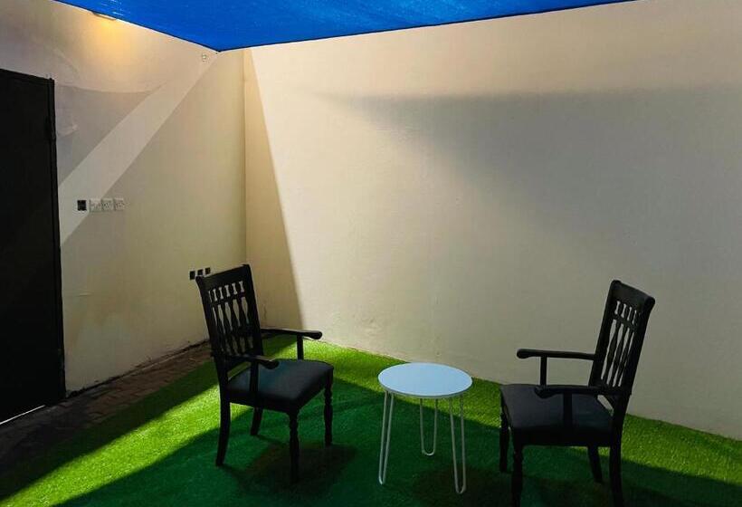 带大床的标准工作室, بيتي بلس للغرف الفندقية مدخل مستقل