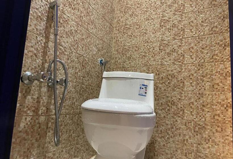 带大床的标准工作室, بيتي بلس للغرف الفندقية مدخل مستقل