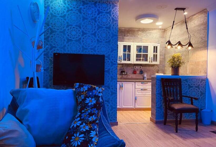 带大床的标准工作室, بيتي بلس للغرف الفندقية مدخل مستقل