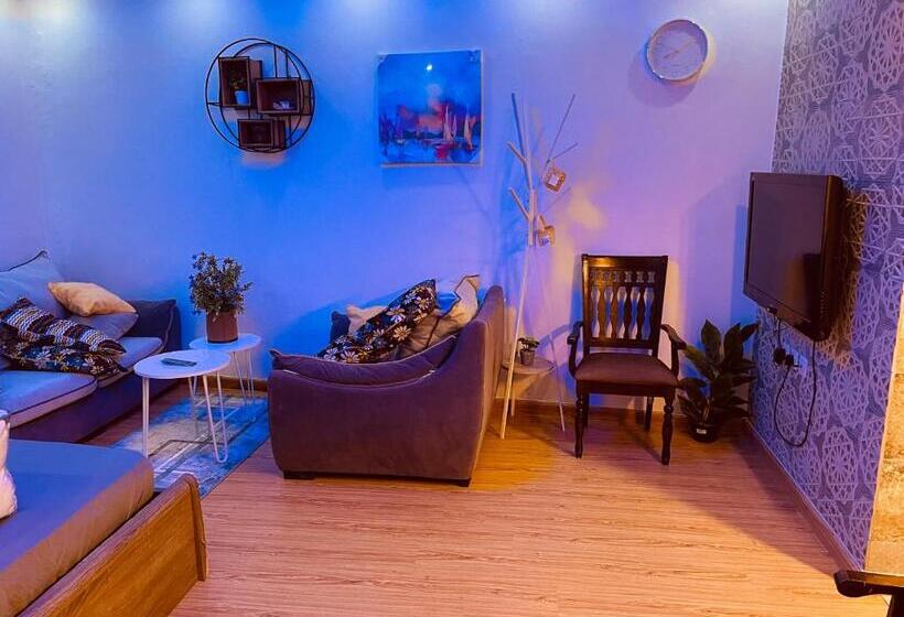 带大床的标准工作室, بيتي بلس للغرف الفندقية مدخل مستقل