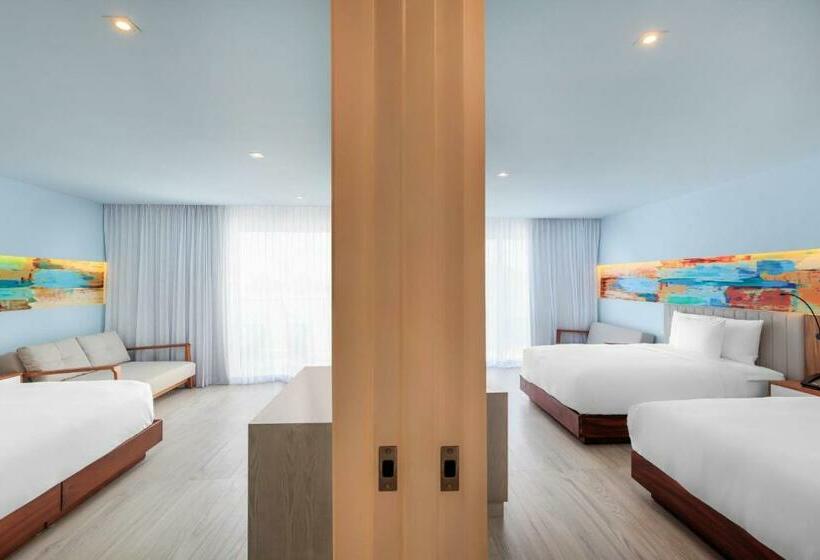 キングサイズベッドのデラックスルーム, Courtyard By Marriott Mazatlan Beach Resort