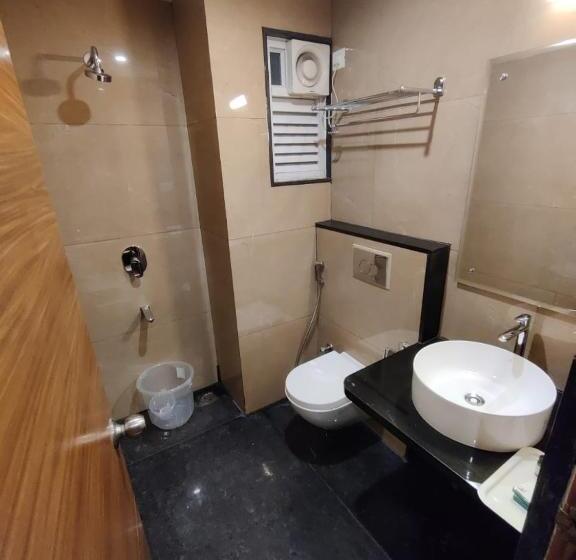 豪华三人间, U.t.elite